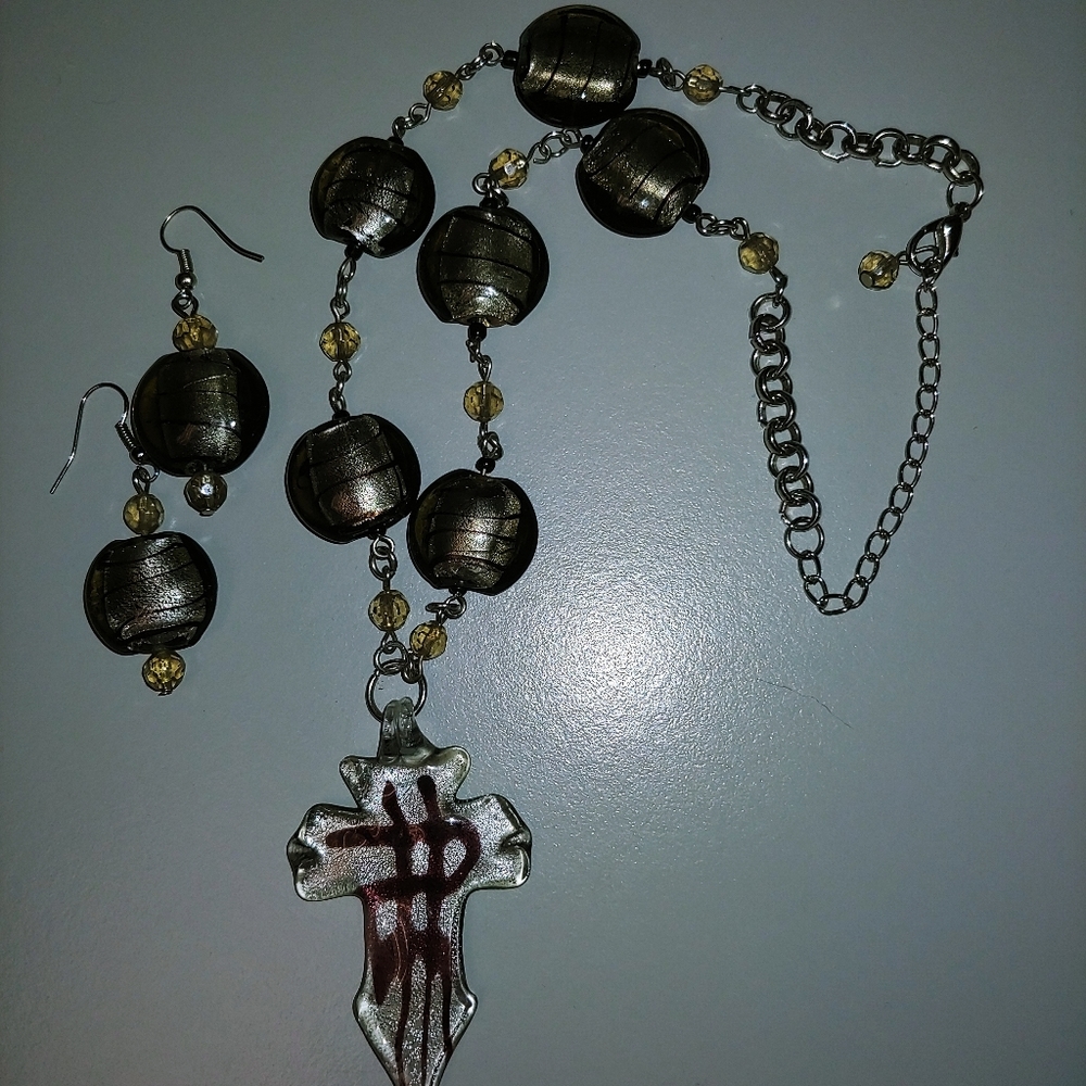 ✅ *Select jewelry: 5 for $25* Silver and Brown Glass Necklace and Earrings.